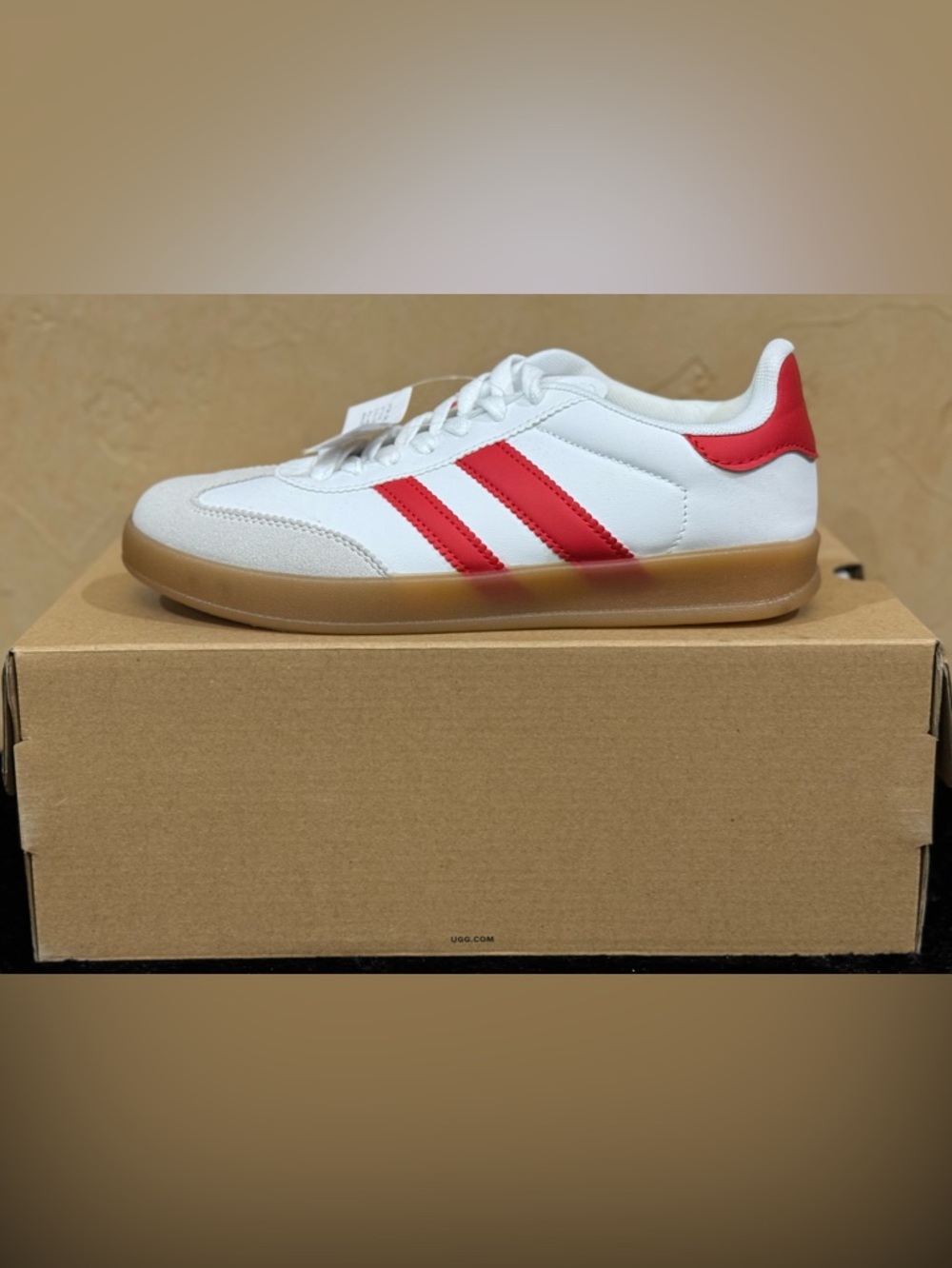 La Sheelah White and Red Casual Women's Sneakers - Classic Stripe Design
Size 9 - Picture 2 of 7